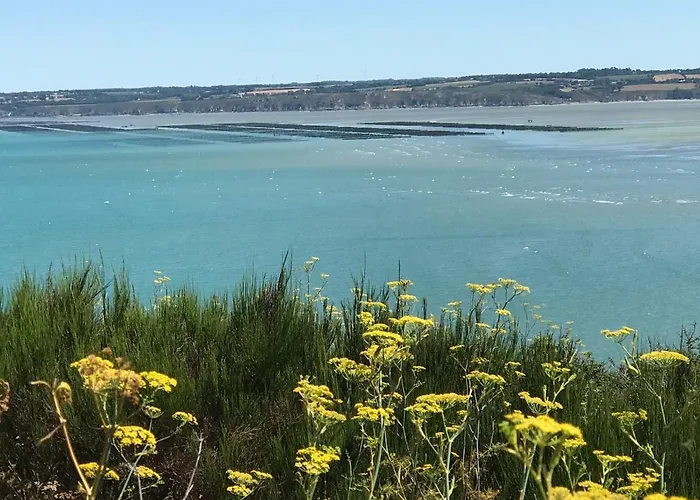 Apt de charme, les pieds dans l\'eau